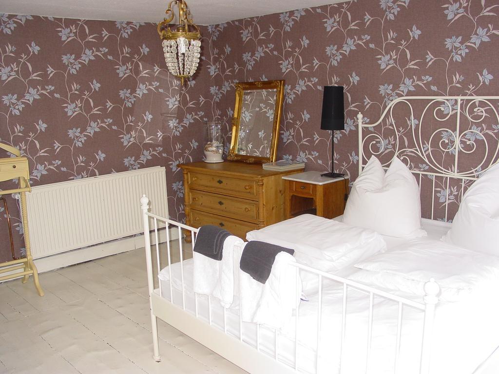 Robert'S Bed & Breakfast Helmarshausen Exterior photo